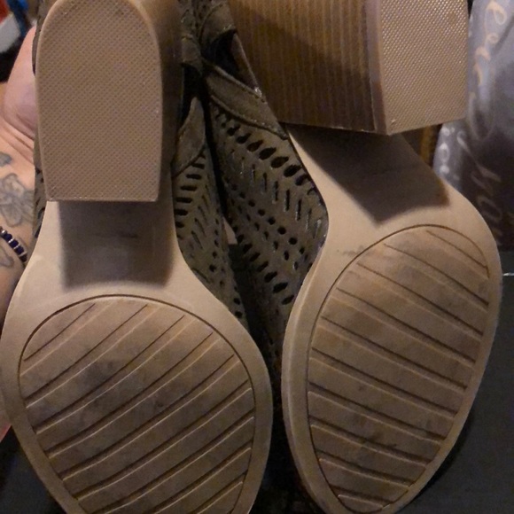 Peep toe booties - Picture 4 of 5